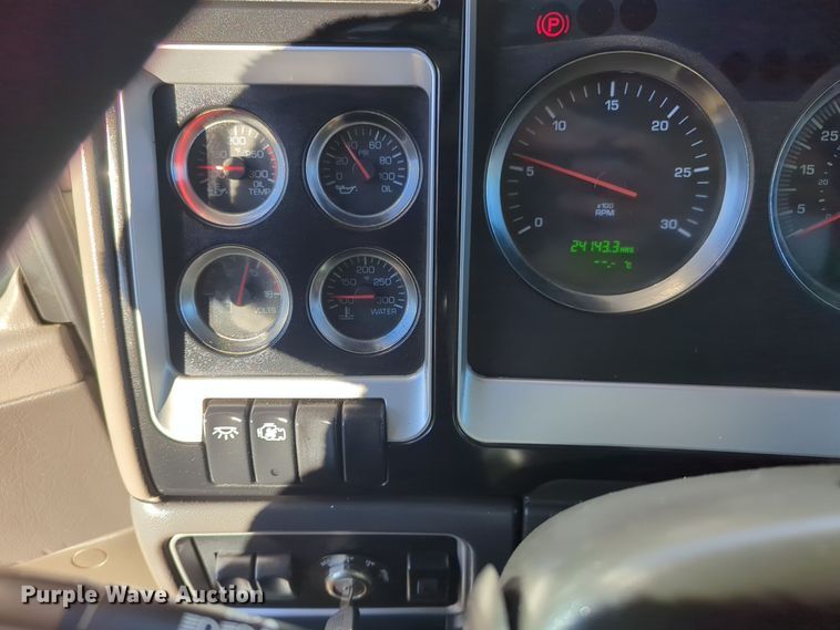 image for item EG2263 2007 Kenworth fuel truck