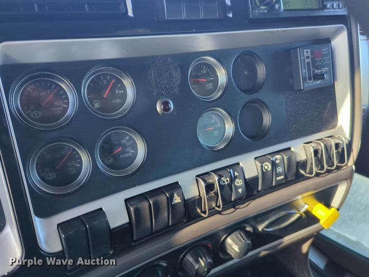 image for item EG2263 2007 Kenworth fuel truck