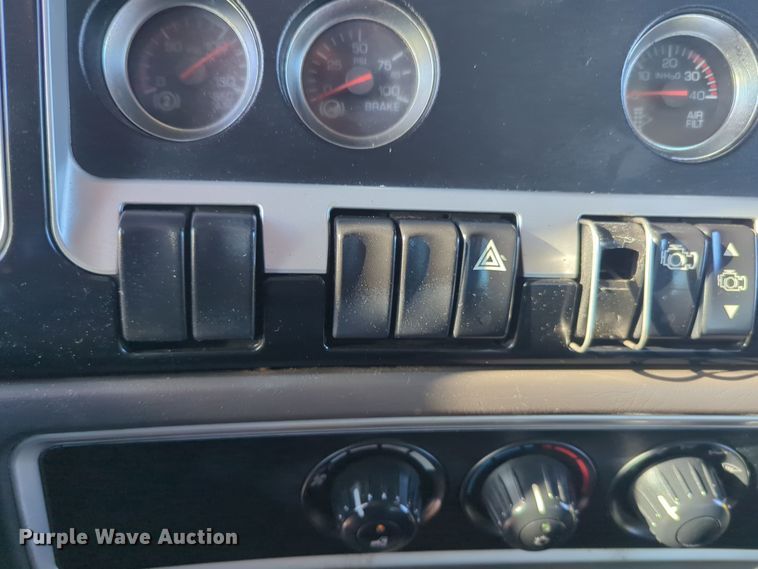 image for item EG2263 2007 Kenworth fuel truck