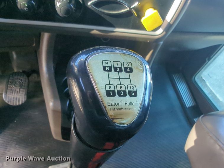 image for item EG2263 2007 Kenworth fuel truck