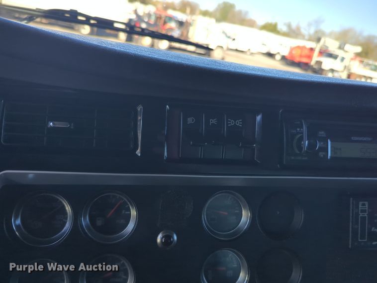 image for item EG2263 2007 Kenworth fuel truck