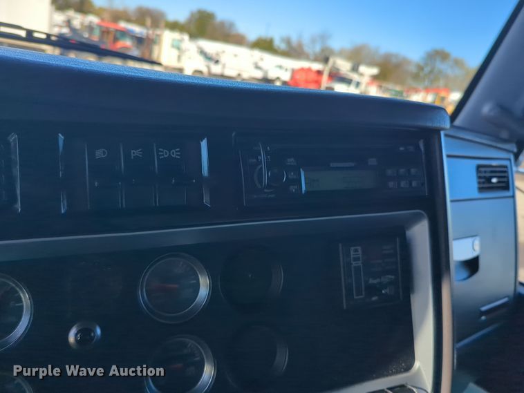 image for item EG2263 2007 Kenworth fuel truck