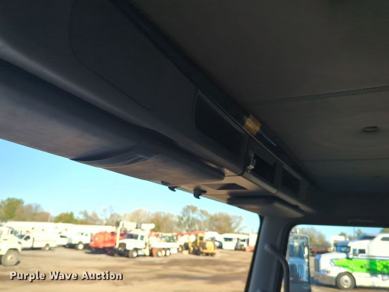 image for item EG2263 2007 Kenworth fuel truck