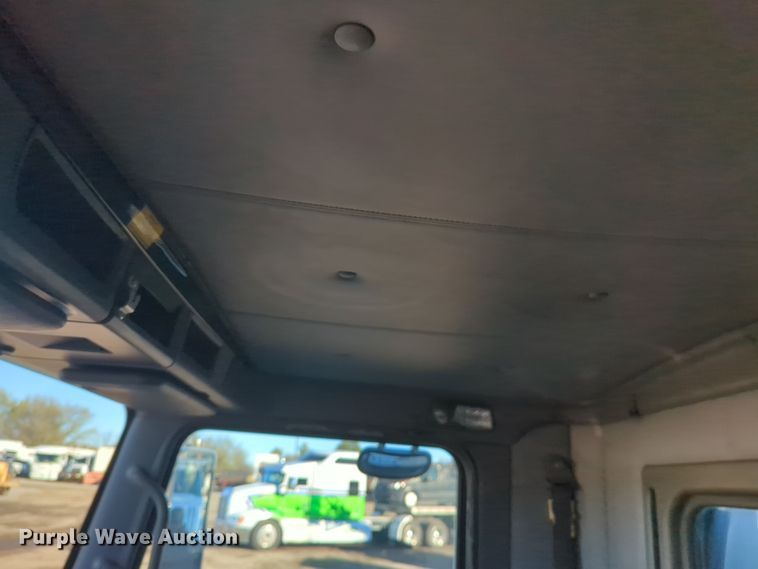 image for item EG2263 2007 Kenworth fuel truck