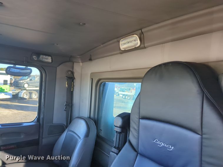 image for item EG2263 2007 Kenworth fuel truck