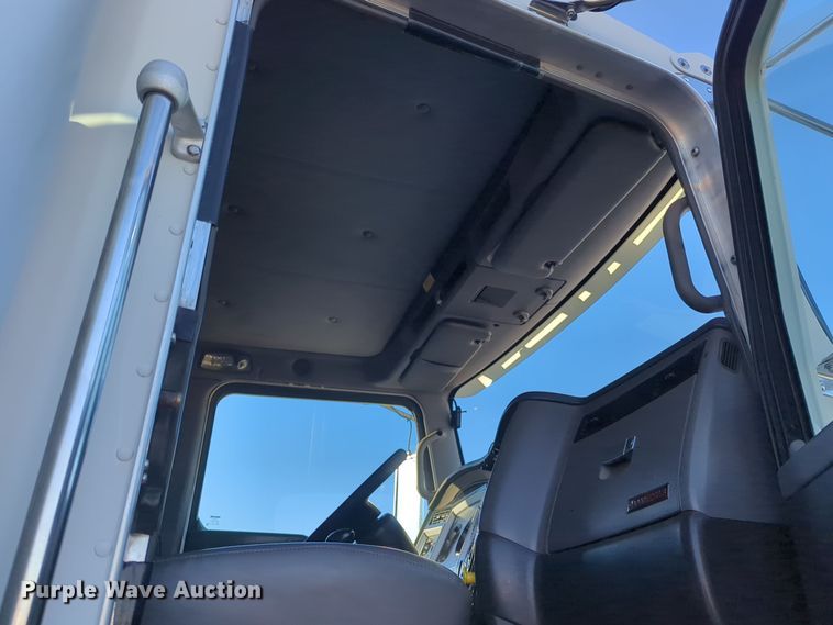 image for item EG2263 2007 Kenworth fuel truck