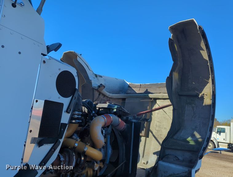 image for item EG2263 2007 Kenworth fuel truck