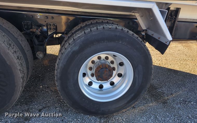 image for item EG2263 2007 Kenworth fuel truck