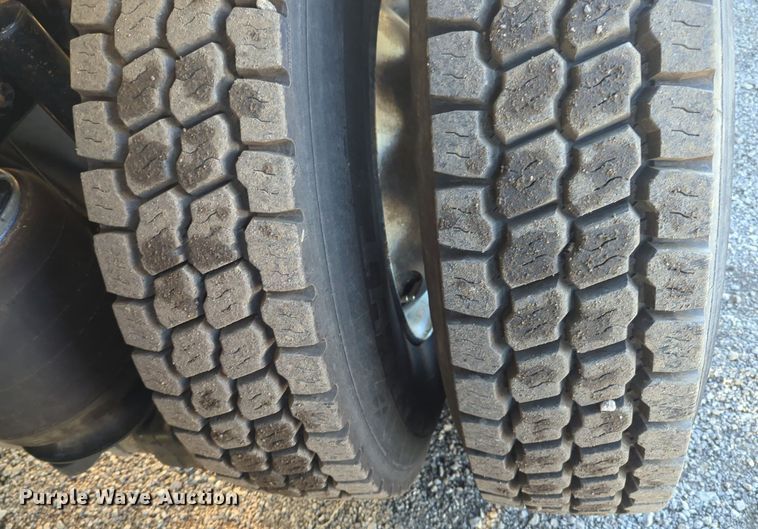 image for item EG2263 2007 Kenworth fuel truck