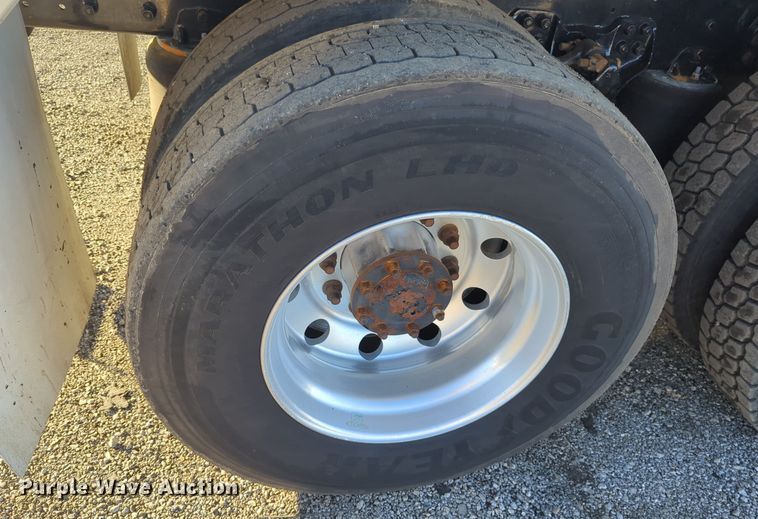 image for item EG2263 2007 Kenworth fuel truck