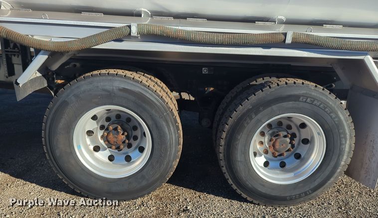 image for item EG2263 2007 Kenworth fuel truck