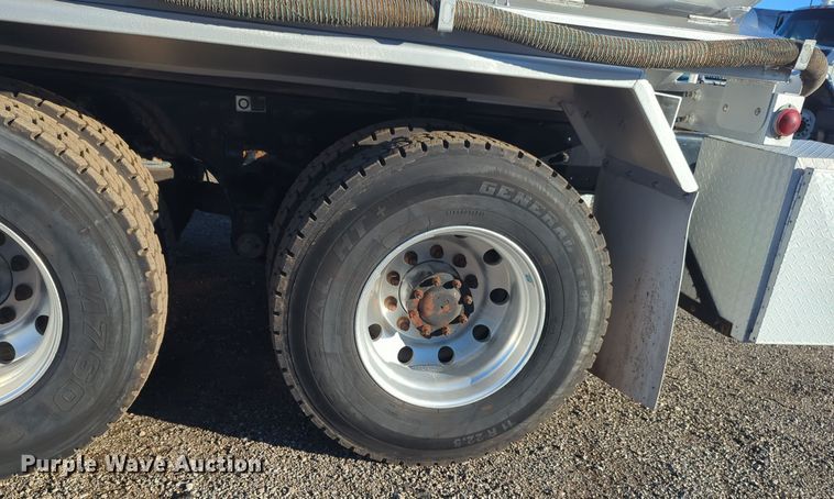 image for item EG2263 2007 Kenworth fuel truck