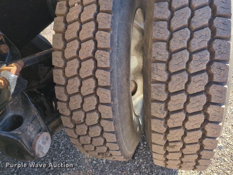 image for item EG2263 2007 Kenworth fuel truck