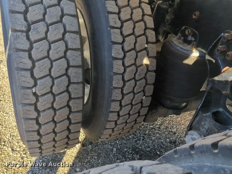 image for item EG2263 2007 Kenworth fuel truck