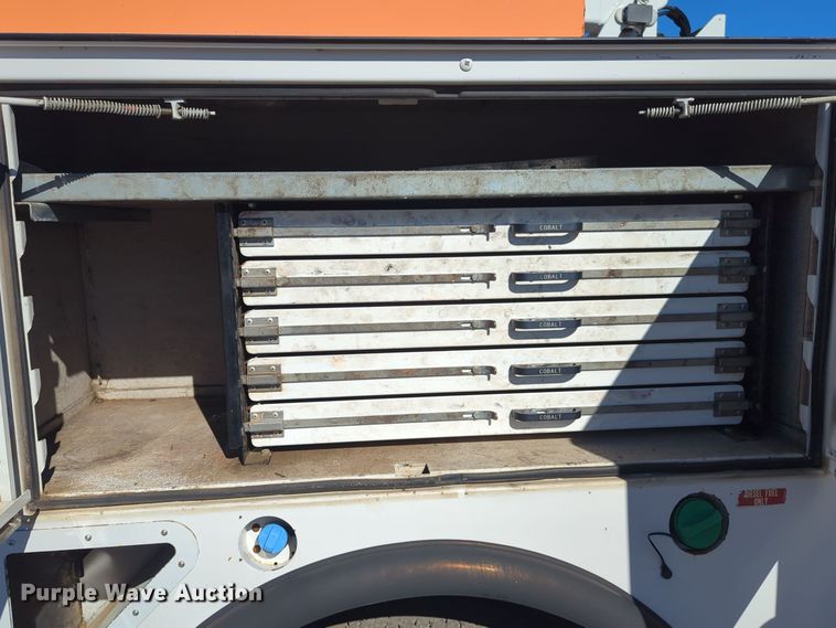 image for item EG2270 2017 Ford F550 Super Duty utility / service truck