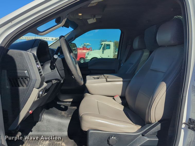 image for item EG2270 2017 Ford F550 Super Duty utility / service truck