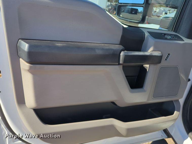 image for item EG2270 2017 Ford F550 Super Duty utility / service truck