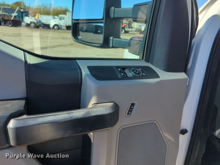 image for item EG2270 2017 Ford F550 Super Duty utility / service truck