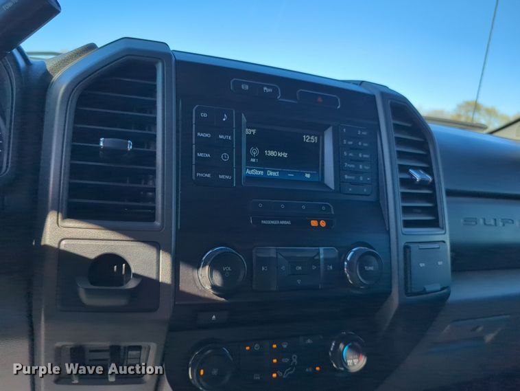 image for item EG2270 2017 Ford F550 Super Duty utility / service truck