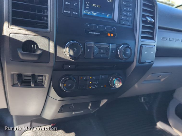 image for item EG2270 2017 Ford F550 Super Duty utility / service truck