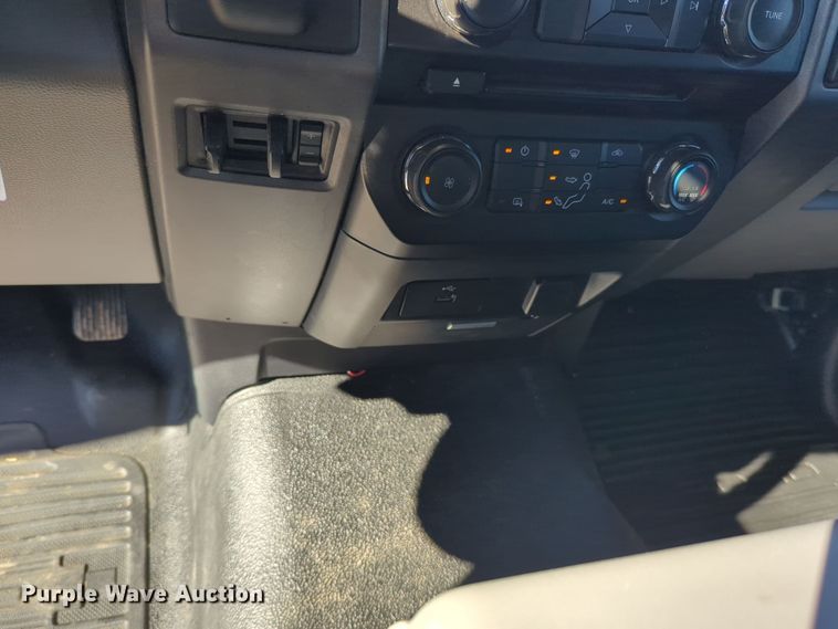 image for item EG2270 2017 Ford F550 Super Duty utility / service truck