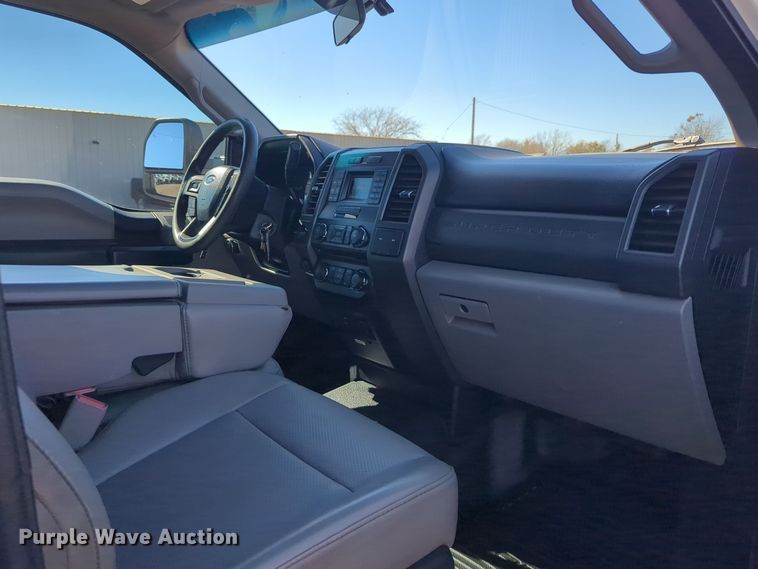 image for item EG2270 2017 Ford F550 Super Duty utility / service truck