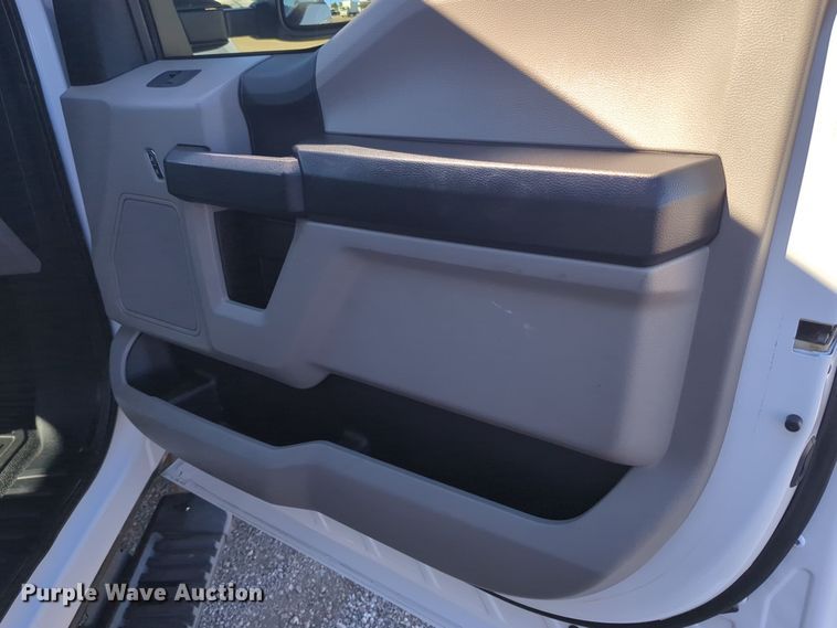 image for item EG2270 2017 Ford F550 Super Duty utility / service truck