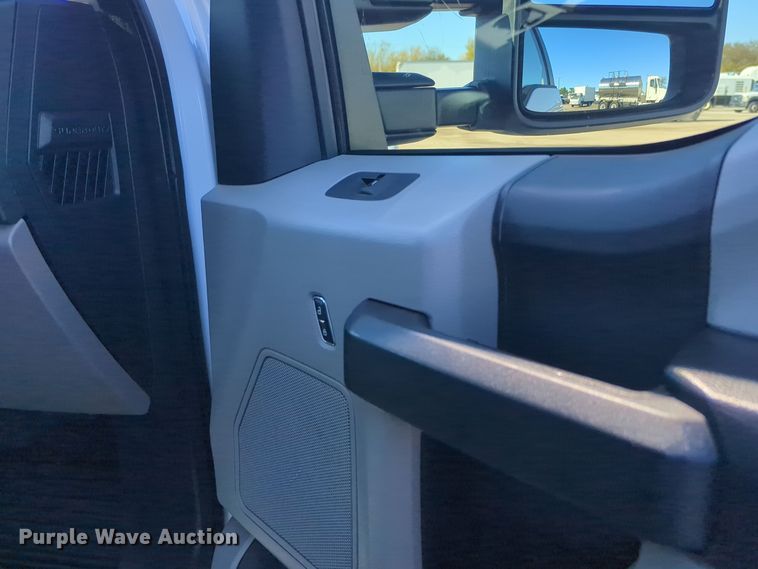 image for item EG2270 2017 Ford F550 Super Duty utility / service truck