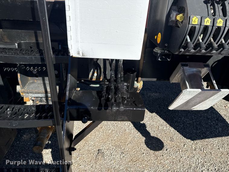 image for item EG2277 2008 International 7500 Crew Cab crane truck