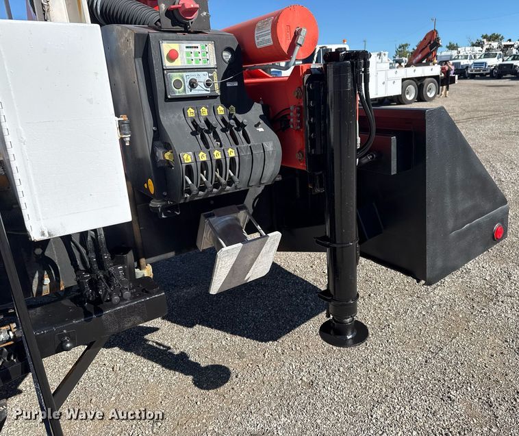 image for item EG2277 2008 International 7500 Crew Cab crane truck