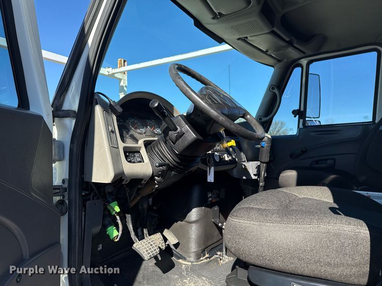 image for item EG2277 2008 International 7500 Crew Cab crane truck