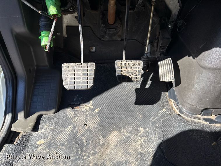 image for item EG2277 2008 International 7500 Crew Cab crane truck