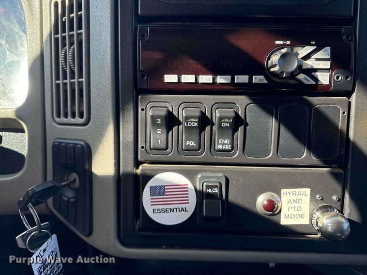 image for item EG2277 2008 International 7500 Crew Cab crane truck