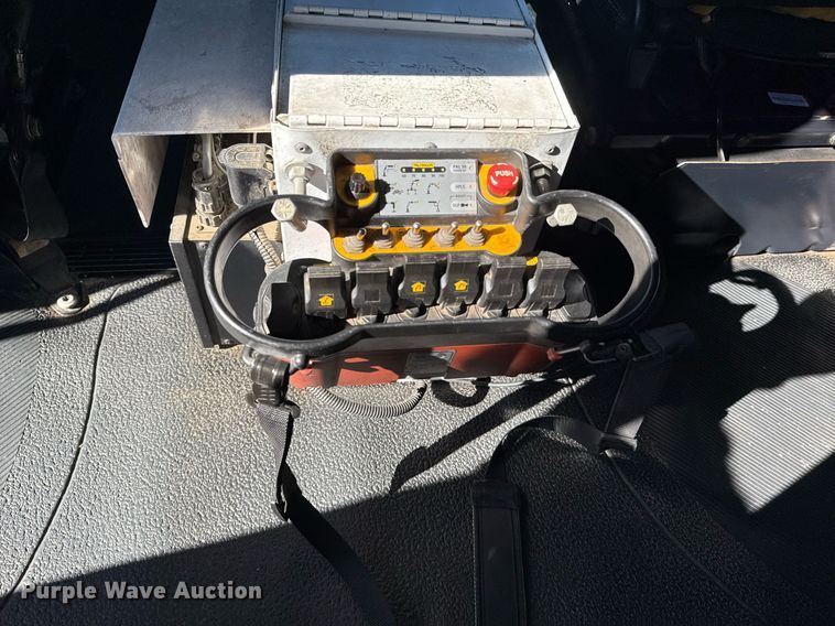 image for item EG2277 2008 International 7500 Crew Cab crane truck