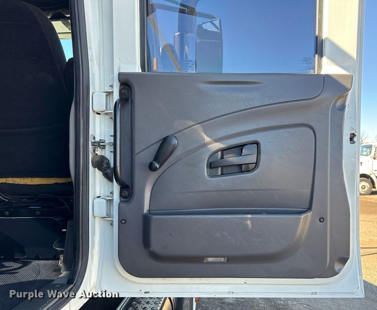 image for item EG2277 2008 International 7500 Crew Cab crane truck