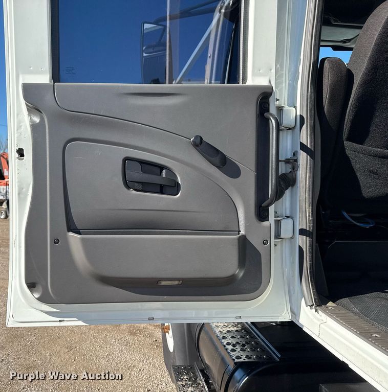 image for item EG2277 2008 International 7500 Crew Cab crane truck