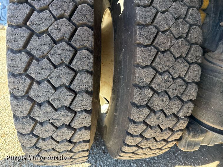 image for item EG2277 2008 International 7500 Crew Cab crane truck