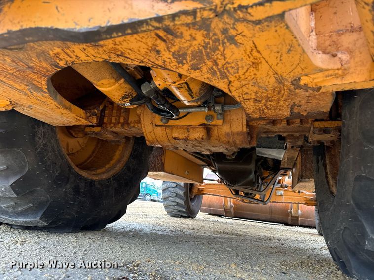 image for item EG7012 2001 Case 580 Super M backhoe