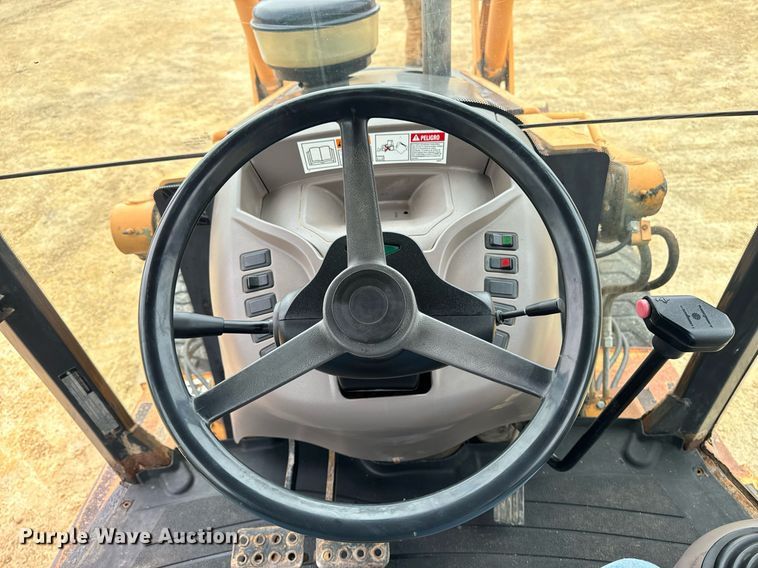 image for item EG7012 2001 Case 580 Super M backhoe