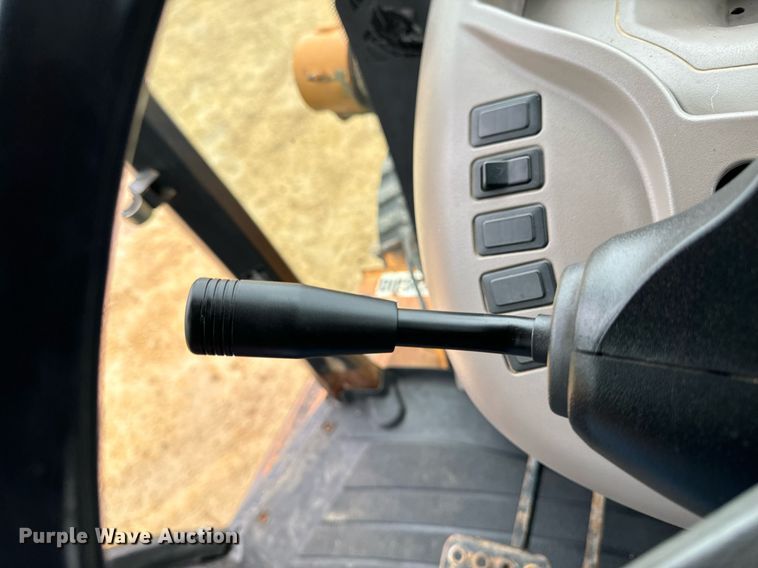 image for item EG7012 2001 Case 580 Super M backhoe