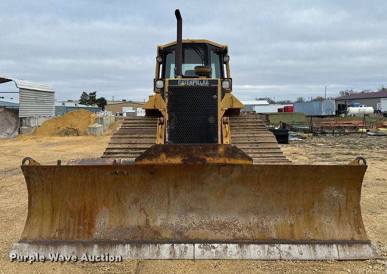 image for item EG7013 1997 Caterpillar D6M LGP dozer