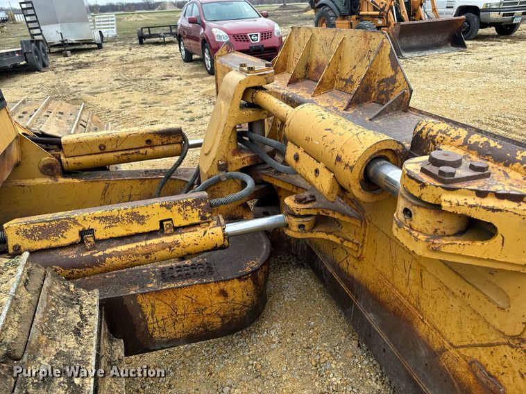image for item EG7013 1997 Caterpillar D6M LGP dozer