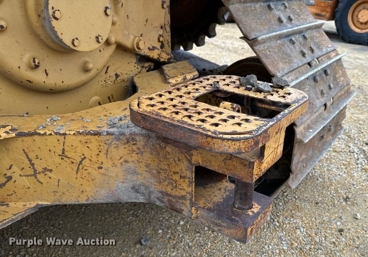 image for item EG7013 1997 Caterpillar D6M LGP dozer