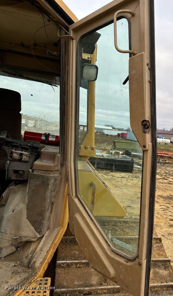 image for item EG7013 1997 Caterpillar D6M LGP dozer