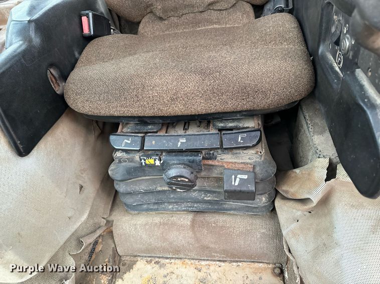 image for item EG7013 1997 Caterpillar D6M LGP dozer