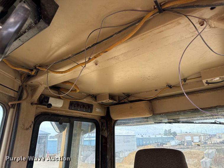 image for item EG7013 1997 Caterpillar D6M LGP dozer