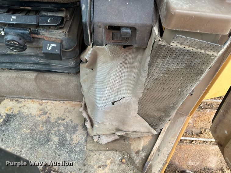 image for item EG7013 1997 Caterpillar D6M LGP dozer