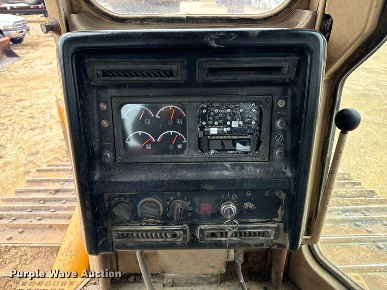 image for item EG7013 1997 Caterpillar D6M LGP dozer