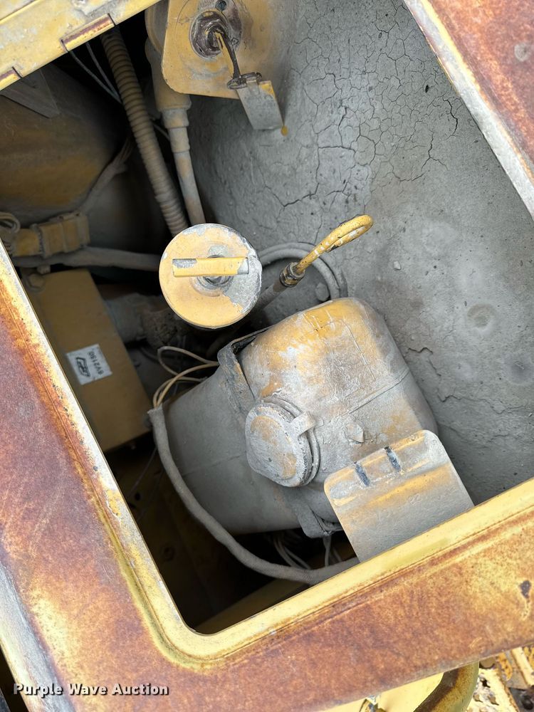 image for item EG7013 1997 Caterpillar D6M LGP dozer