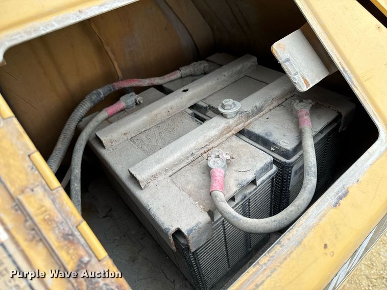 image for item EG7013 1997 Caterpillar D6M LGP dozer